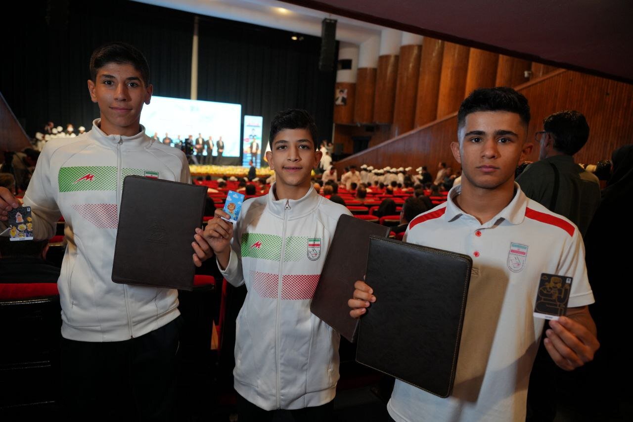 بانک پاسارگاد با شعار «قهرمانان زیپاد دارند» از مدالآوران ورزش دانشآموزی کشور تجلیل کرد