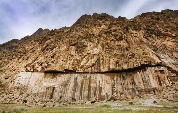 خاطرات ناصرالدینشاه: بیستون کار یک نفر فرهاد نیست، هزار سنگتراش قابل یقینا کار کرده است