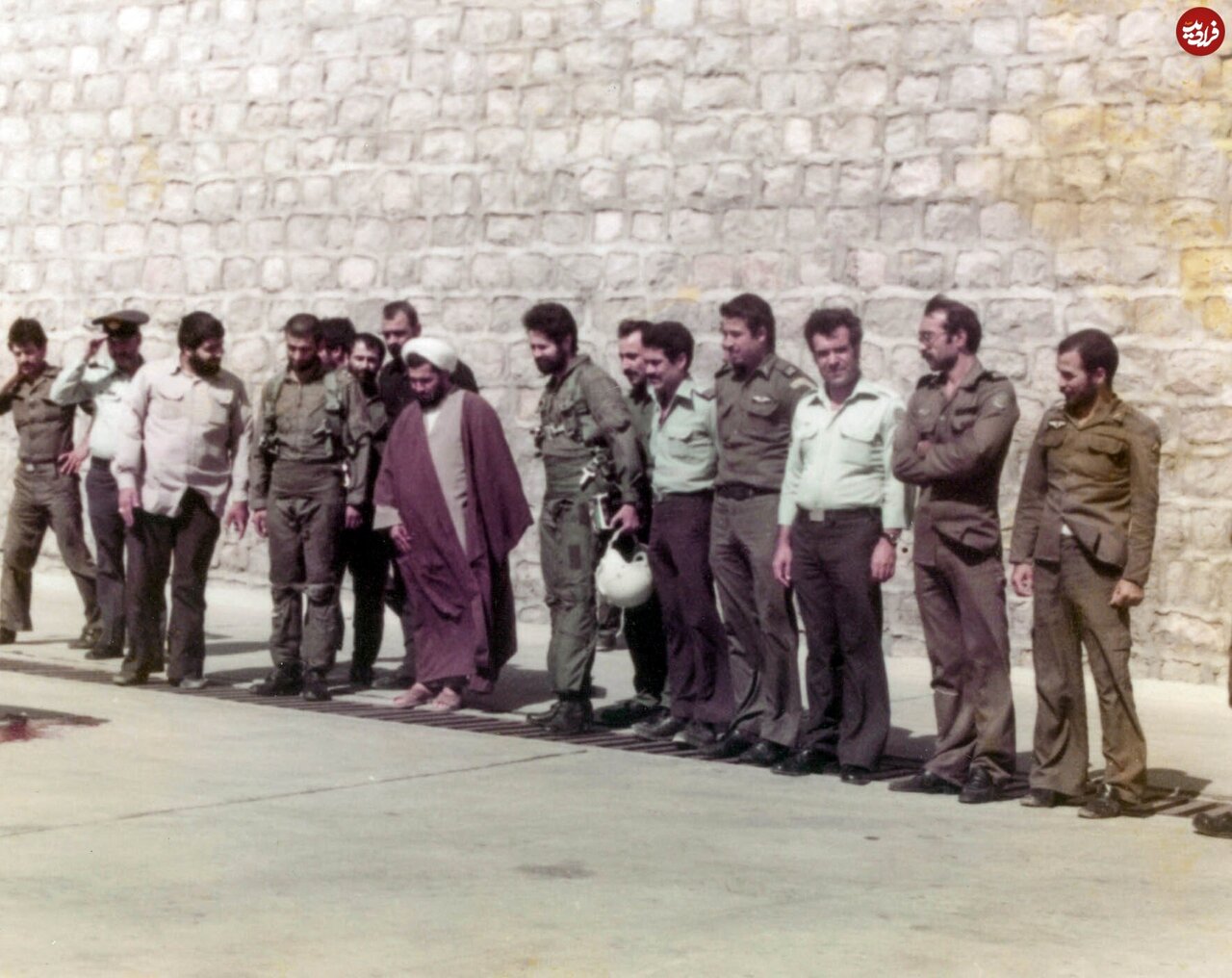 عکس/ سرلشکر بابایی بعد بازگشت از یک عملیات؛ اواخر دهه ۵۰