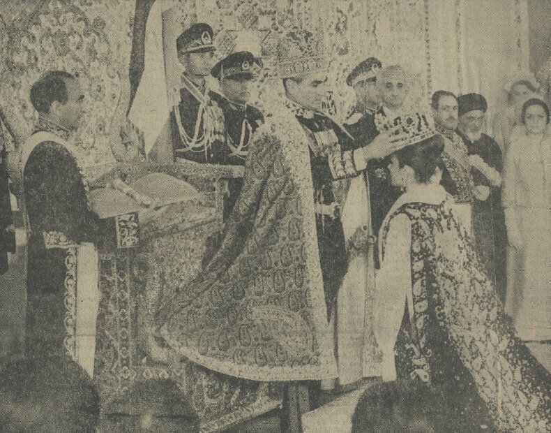 در این روز شهناز پهلوی به تلخی می‌گریست و شاه و فرح چهره‌ای بی‌احساس داشتند