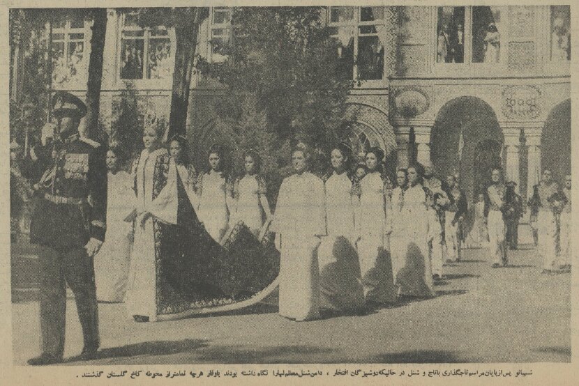 در این روز شهناز پهلوی به تلخی می‌گریست و شاه و فرح چهره‌ای بی‌احساس داشتند