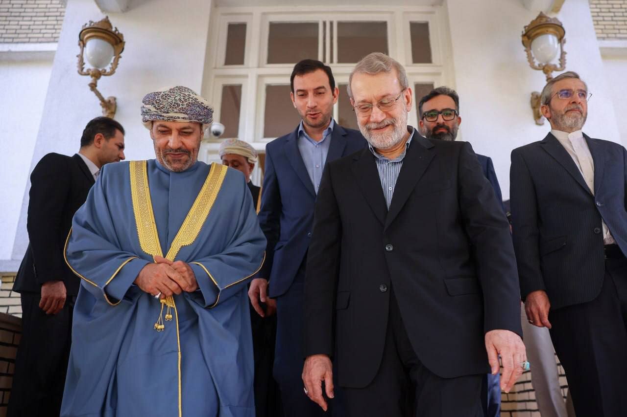 استقبال گرم علی لاریجانی از وزیر کشور عمان+ تصاویر