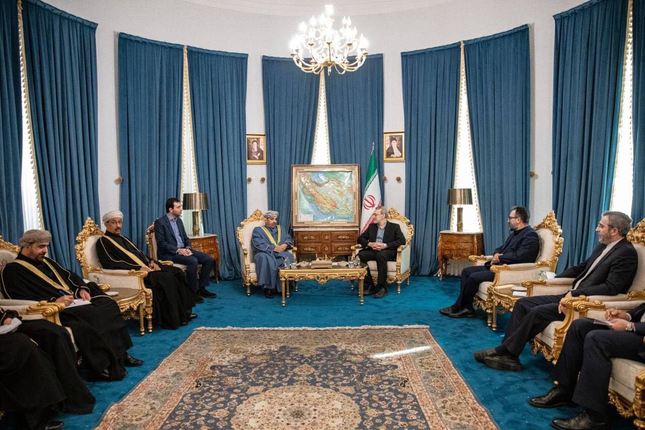 استقبال گرم علی لاریجانی از وزیر کشور عمان+ تصاویر