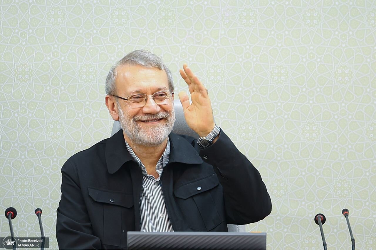 خنده و جدیت علی لاریجانی در دیدار با اهالی علوم انسانی + تصاویر