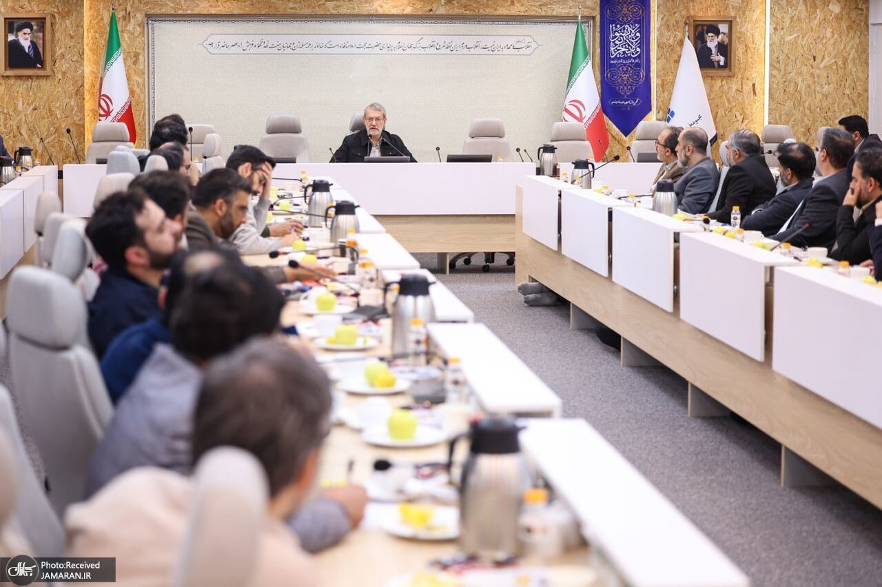 خنده و جدیت علی لاریجانی در دیدار با اهالی علوم انسانی + تصاویر