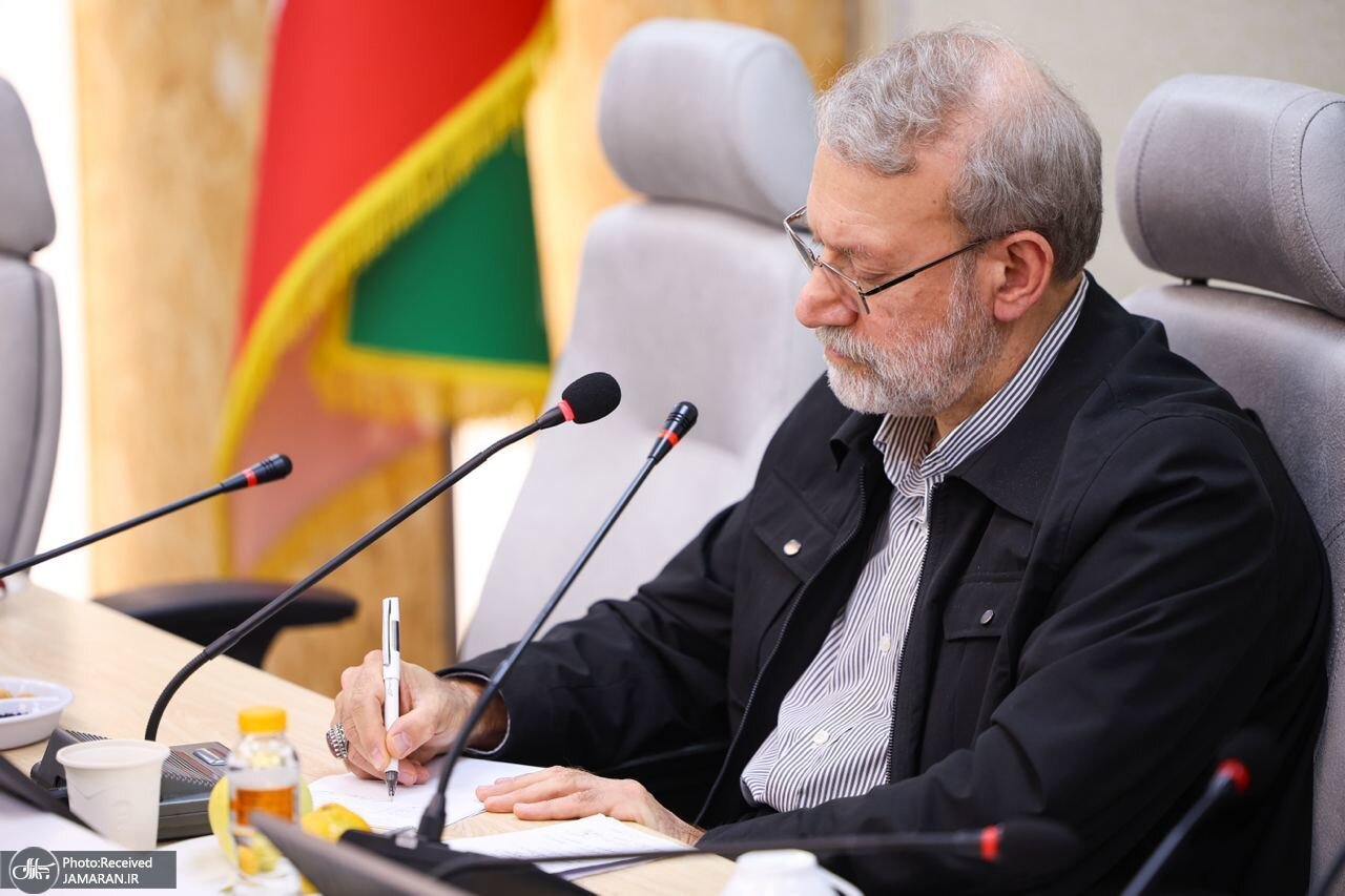 خنده و جدیت علی لاریجانی در دیدار با اهالی علوم انسانی + تصاویر