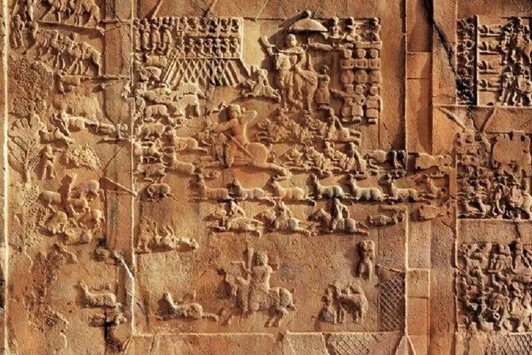 خاطرات ناصرالدینشاه: ران اسب حجاریشده در طاقبستان را نمیدانم کدام پدرسوخته شکسته است