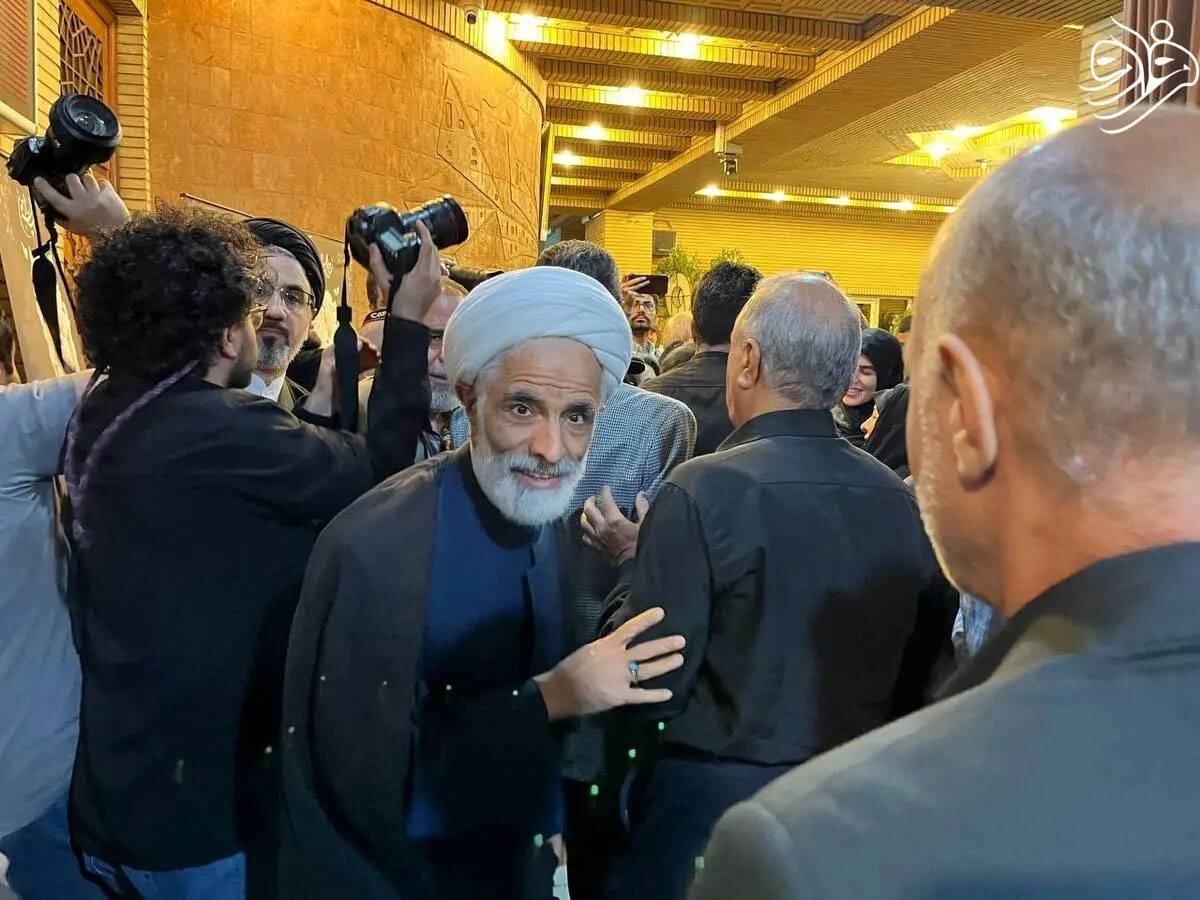 ازدحام بی‌سابقه در مراسم ختم برادر تاجزاده؛ از حضور محمدرضاخاتمی و بهزاد نبوی تا گپ و گفت مهدی هاشمی با عبدالله نوری + تصاویر