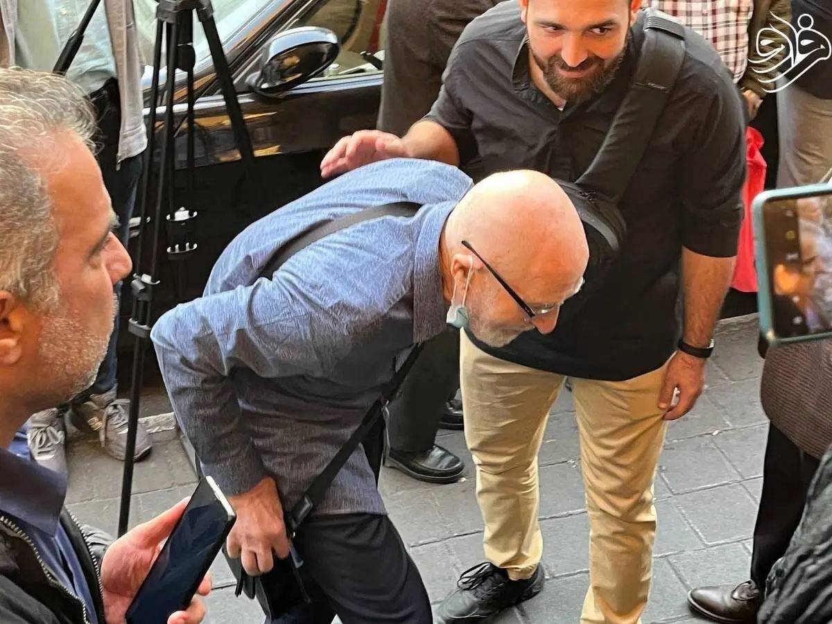 ازدحام بی‌سابقه در مراسم ختم برادر تاجزاده؛ از حضور محمدرضاخاتمی و بهزاد نبوی تا گپ و گفت مهدی هاشمی با عبدالله نوری + تصاویر