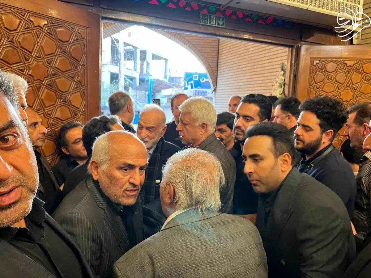 ازدحام بی‌سابقه در مراسم ختم برادر تاجزاده؛ از حضور محمدرضاخاتمی و بهزاد نبوی تا گپ و گفت مهدی هاشمی با عبدالله نوری + تصاویر