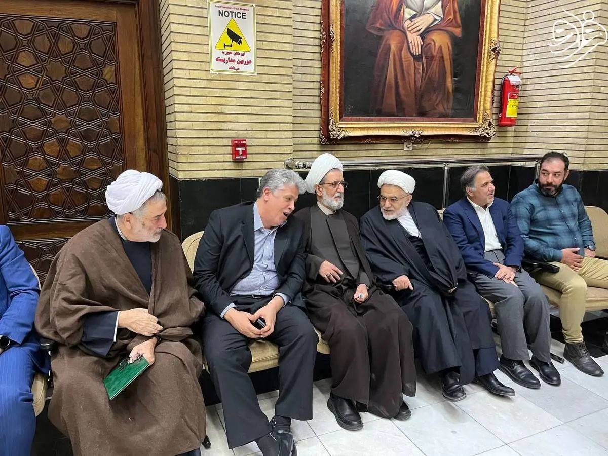 ازدحام بی‌سابقه در مراسم ختم برادر تاجزاده؛ از حضور محمدرضاخاتمی و بهزاد نبوی تا گپ و گفت مهدی هاشمی با عبدالله نوری + تصاویر