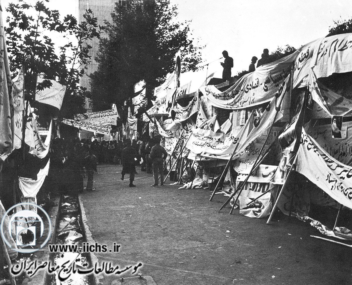 تصاویر کمتر دیده شده از تسخیر سفارت آمریکا + عکس