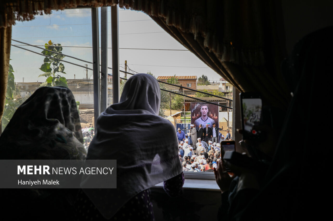 تصاویر مراسم خاکسپاری صابر کاظمی در زادگاهش