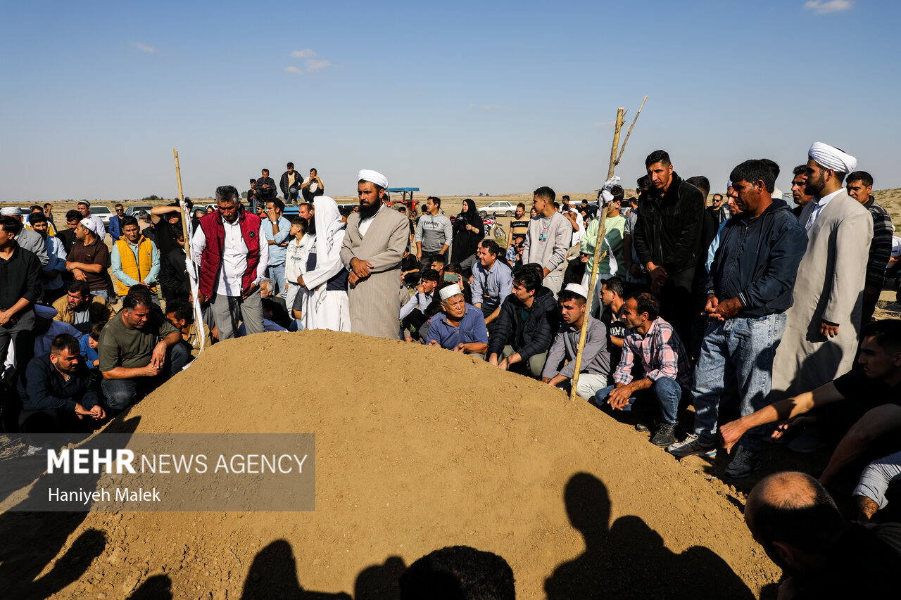 تصاویر مراسم خاکسپاری صابر کاظمی در زادگاهش