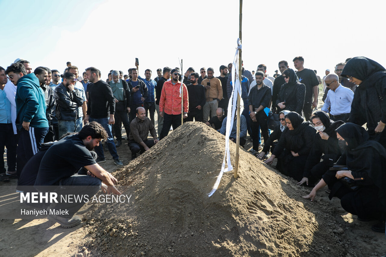 تصاویر مراسم خاکسپاری صابر کاظمی در زادگاهش