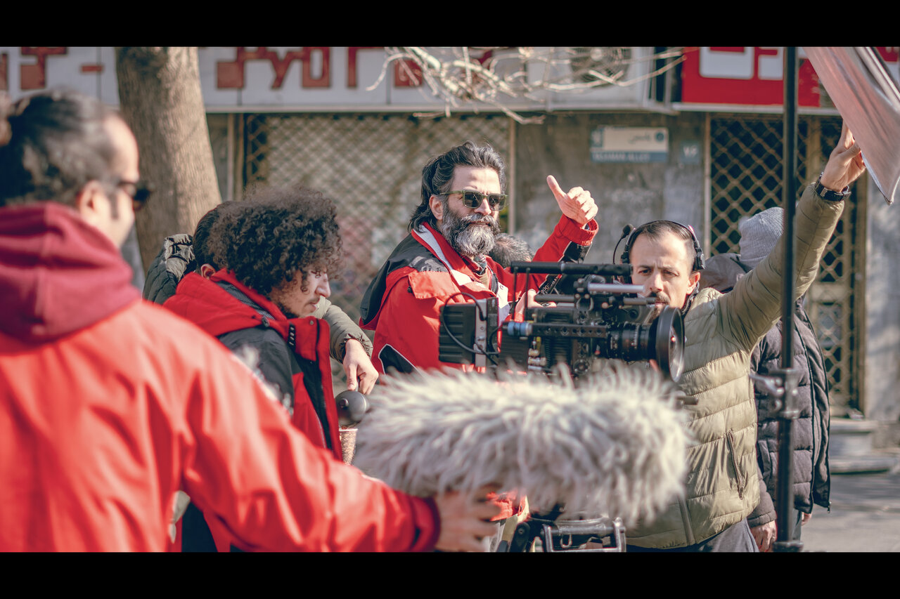 این که باید از «شهید» هم دفاع کرد، نشان از شکاف عظیم اجتماعی است/ قراری بر تغییر پایان فیلم نبود/ معرفی چهار بازیگر به سینمای نوجوان با «بچه مردم» 