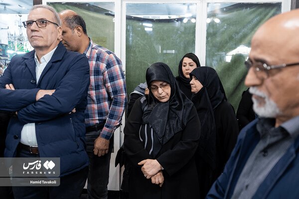 اعتراف خبرگزاری اصولگرا درباره یک نسبت دروغ به تاجزاده و آذر منصوری+تصویر