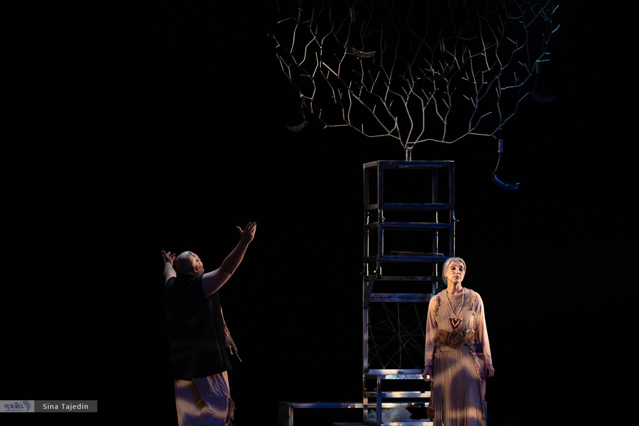 زنی که برای برگشت برکت به باغ به عقد درخت درآمد/ گزارش تصویری نمایش «عروس انار»