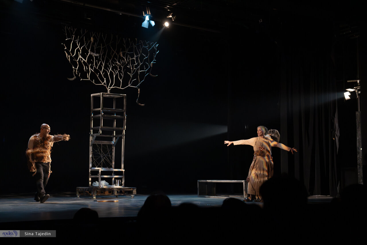 زنی که برای برگشت برکت به باغ به عقد درخت درآمد/ گزارش تصویری نمایش «عروس انار»