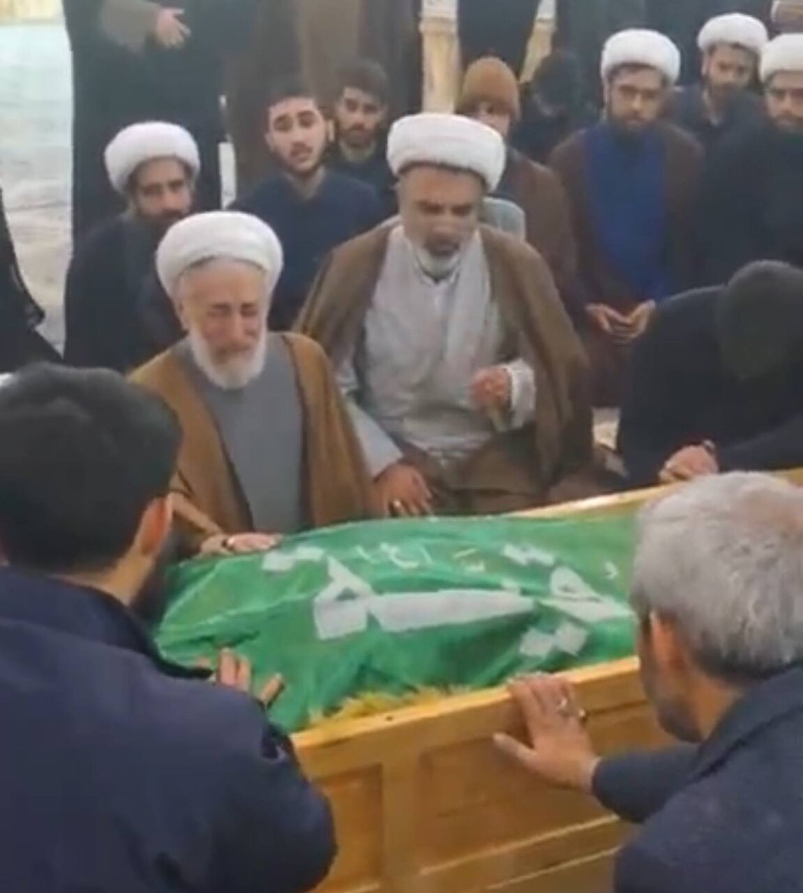 گریههای کاظم صدیقی برای فرزندش در مراسم تشییع+تصویر