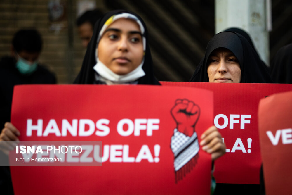 تصاویری از تجمعات دانشجویی مقابل دفتر حافظ منافع آمریکا/ شعار دانشجویان چه بود؟