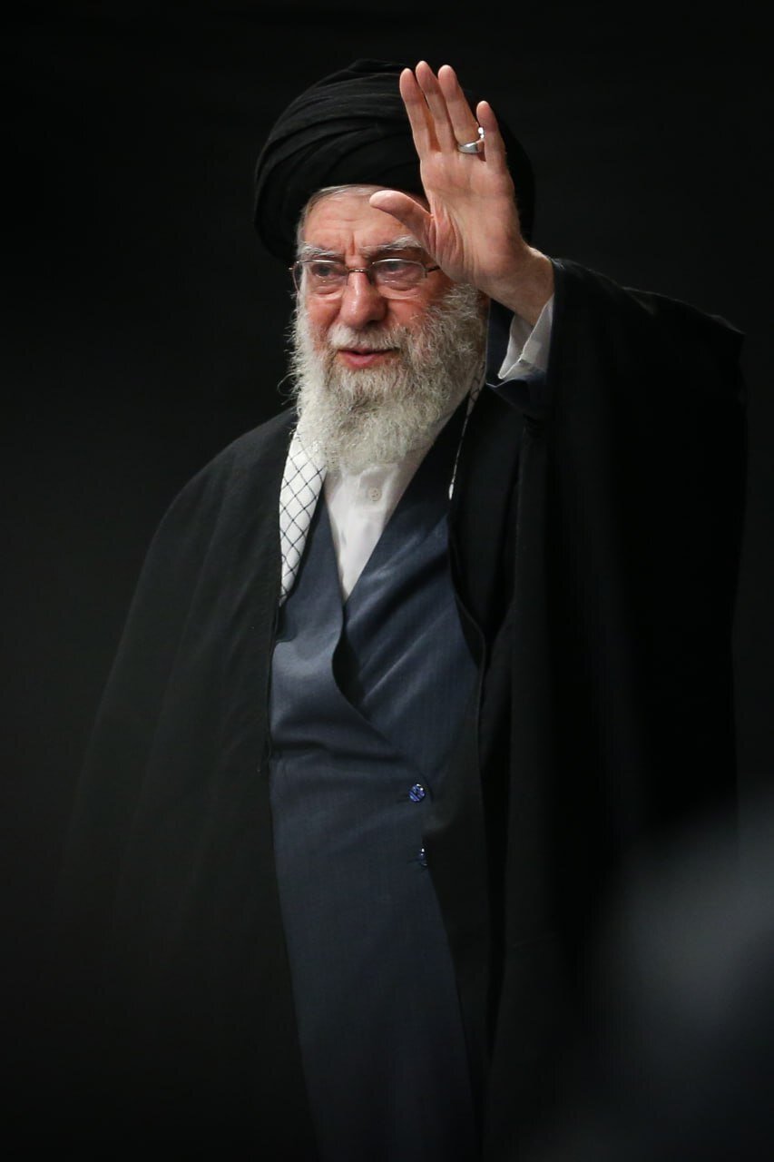 تصاویر خاص از رهبرانقلاب در اولین شب از ایام شهادت حضرت زهرا(س) + عکس