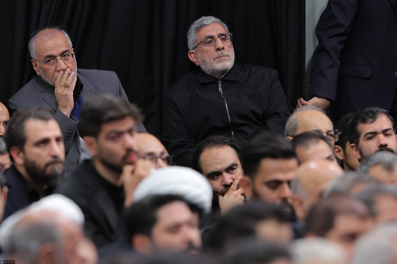 تصاویری از مراسم شب سوم عزاداری شهادت حضرت زهرا در حسینیه امام خمینی/ پزشکیان و جلیلی هم حضور داشتند