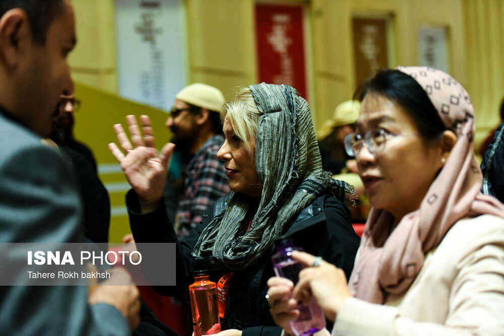 افتتاحیه چهل‌وسومین جشنواره جهانی فیلم فجر/ خارجی‌هایی که به شیراز آمدند/ گزارش تصویری