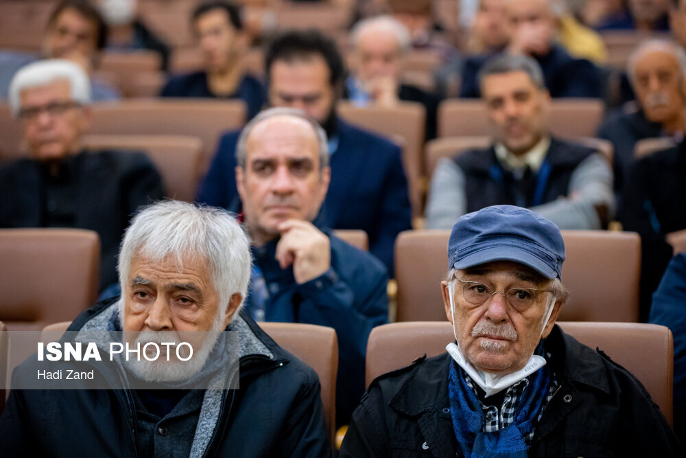 مراسم یادبود هادی مرزبان با حضور هنرمندان/ از اکبر زنجانپور تا حامد کمیلی