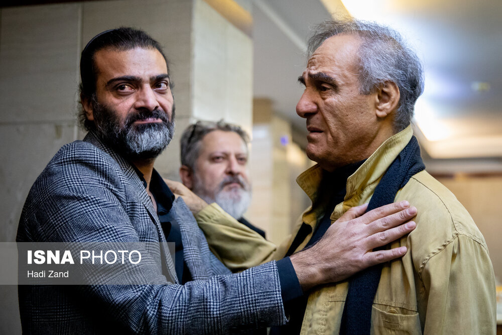 مراسم یادبود هادی مرزبان با حضور هنرمندان/ از اکبر زنجانپور تا حامد کمیلی