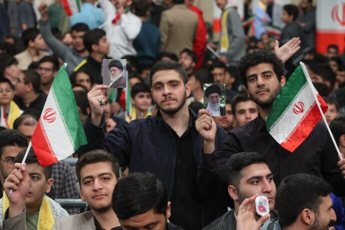 ثبت لحظات دیدنی از دیدار رهبر انقلاب با دانشآموزان + عکس