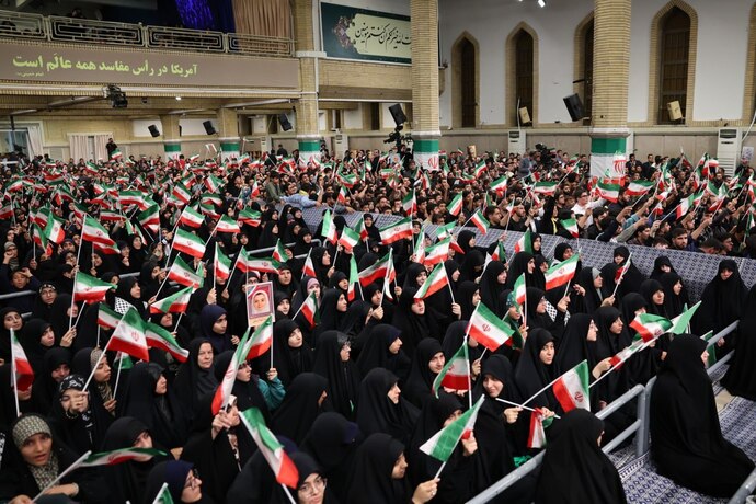 ثبت لحظات دیدنی از دیدار رهبر انقلاب با دانشآموزان + عکس