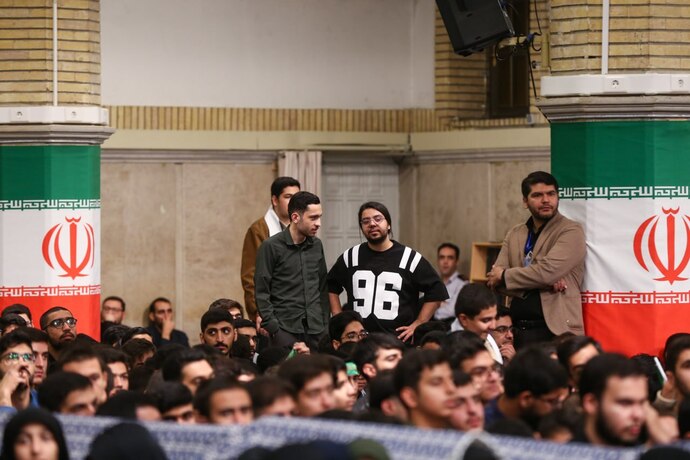 ثبت لحظات دیدنی از دیدار رهبر انقلاب با دانشآموزان + عکس