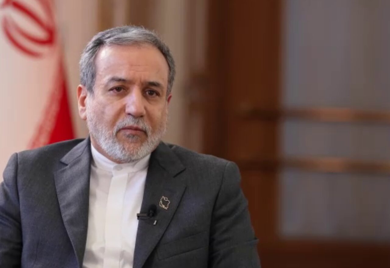 مهاجری: تحریم نعمت است البته برای دورزنندگانش/ شارلاتان‌ترین کاسبان تحریم ۲۵ درصد زیر قیمت نفت می‌فروشند