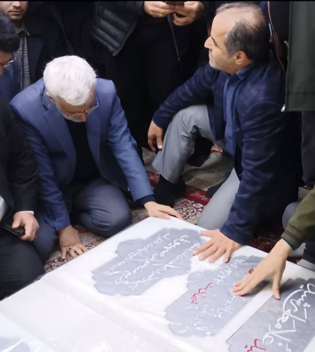 عکسی از سعید جلیلی بر مزار شهید غلامعلی رشید