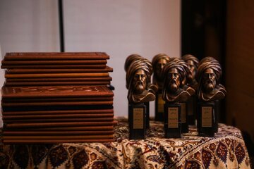 معرفی برگزیدگان پنجمین جایزه کتاب سال جوانان معرفی برگزیدگان پنجمین جایزه کتاب سال جوانان