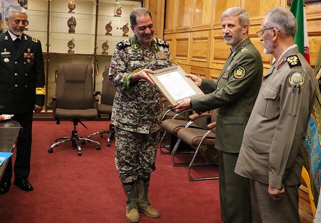 رهبر انقلاب ۲ حکم جدید صادر کردند/ امیر سرتیپ خلبان بهمن بهمرد و امیر الهامی چه سمت هایی گرفتند؟