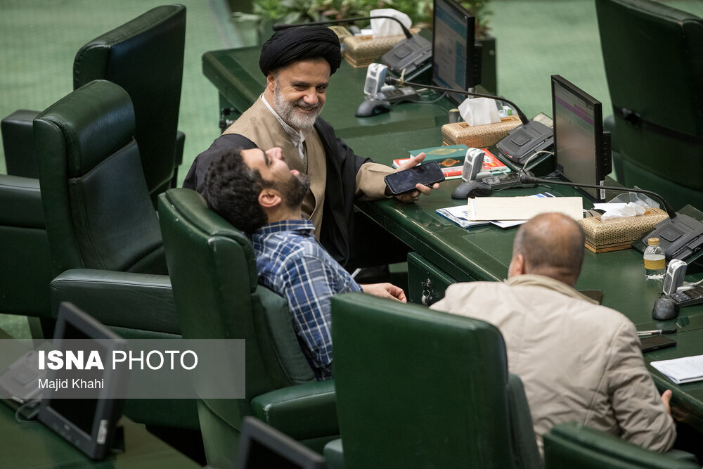 خوش و بش نمایندگان با پزشکیان/ خنده های ثابتی در کنار نبویان+تصاویر