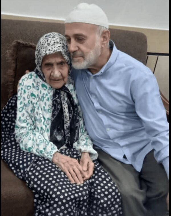 ناگفته های مادر سرلشکر رشید از فرزندش/ از همه بچه‌هام بیشتر دوستش داشتم/ اگر می‌دانستم شهید می‌شود، بیشتر بغلش می‌کردم، بیشتر می‌بوسیدمش...