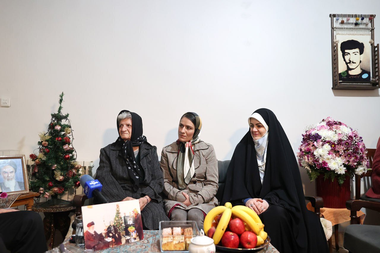 دیدار پزشکیان با خانواده شهید مسیحی + عکس