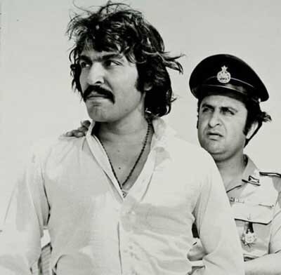 ناصر ملکمطیعی و ایرج قادری در پشت صحنه فیلم «نقره داغ»، سال ۱۳۵۰/ عکس