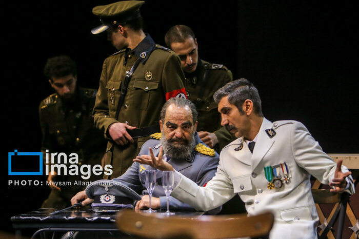 کارگردان: پای نسل جوان را به تماشای نمایش باز کردم/تهیه‌کننده:تئاتر نیازمند حمایت است+فیلم