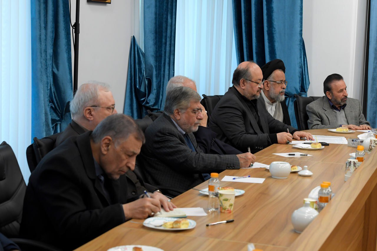 تصاویر دیدار روحانی با وزرای دولت یازدهم و دوازدهم؛ از سخنرانی ظریف تا نت برداری شریعتمداری و جنتی + عکس