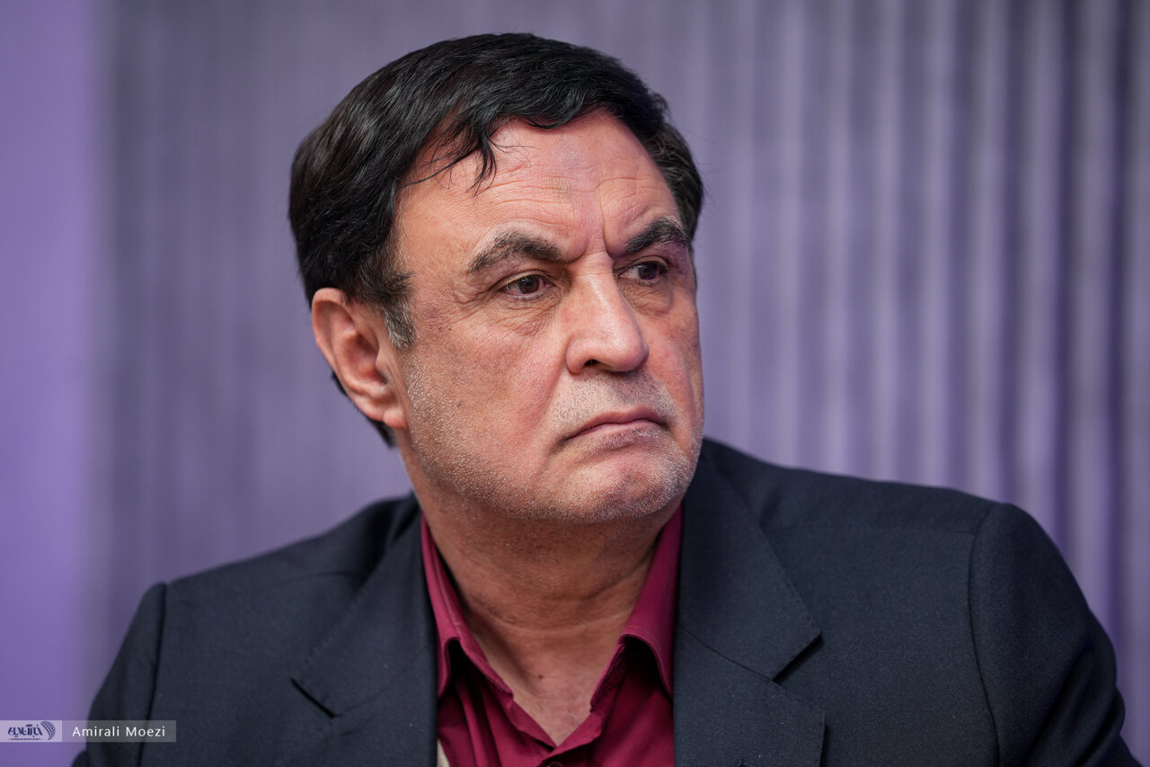 ناصر ایمانی: تخریب در جریان اعتراضات می‌تواند ناشی از خشم باشد اما بریدن سر یک انسان در فرهنگ ایرانی جایی ندارد/صداوسیما شکاف ها را رشد داده است