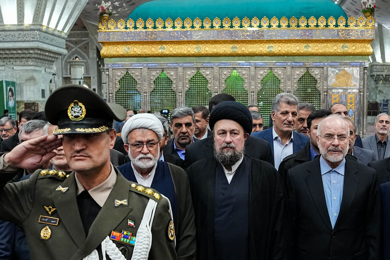 تجدید میثاق رئیس و نمایندگان مجلس با آرمان‌های امام (ره)/ عکس دسته جمعی نمایندگان با سید حسن خمینی + تصویر