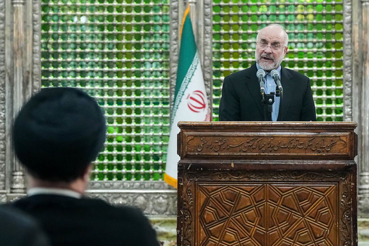 تجدید میثاق رئیس و نمایندگان مجلس با آرمان‌های امام (ره)/ عکس دسته جمعی نمایندگان با سید حسن خمینی + تصویر