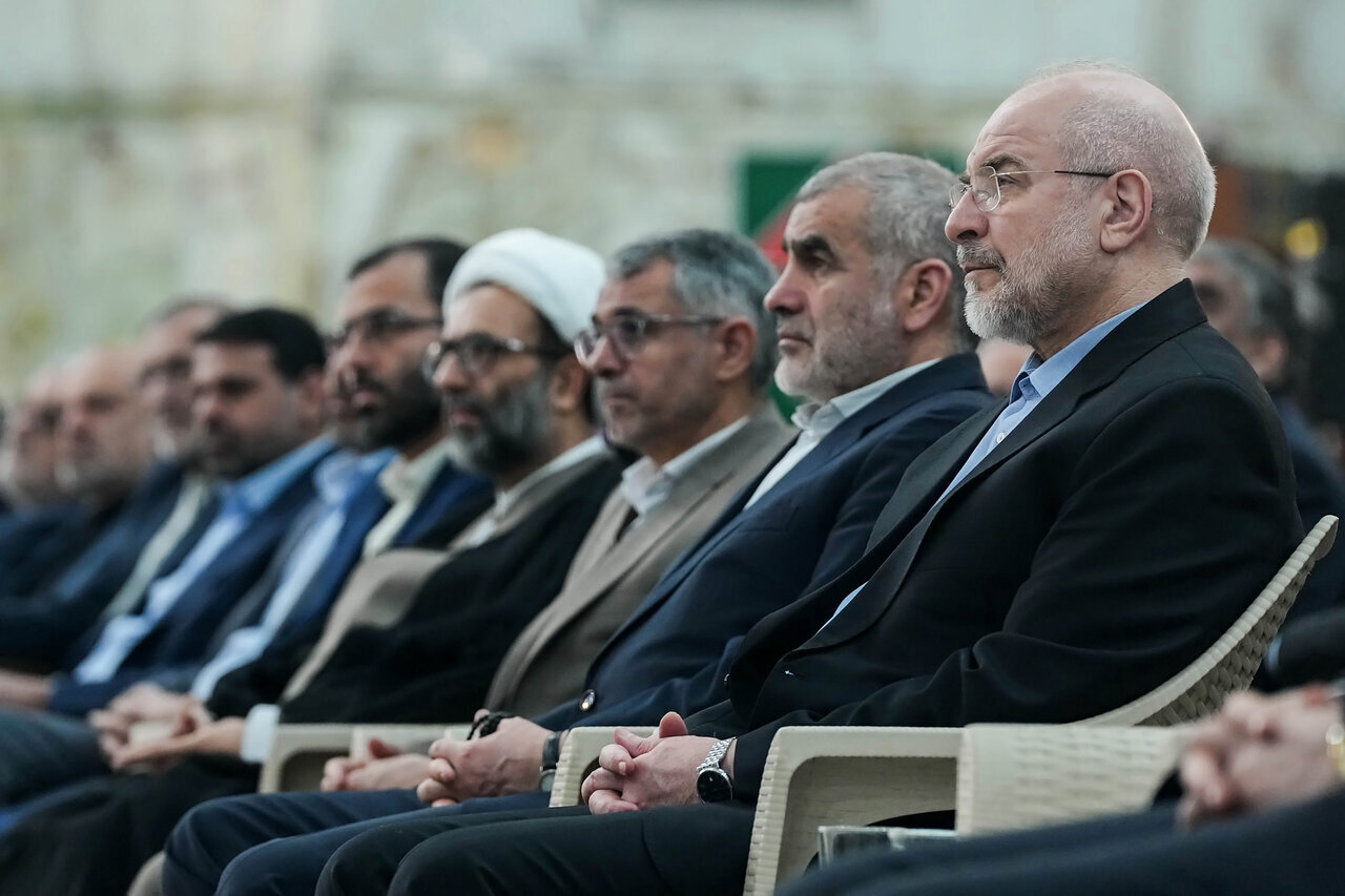 تجدید میثاق رئیس و نمایندگان مجلس با آرمان‌های امام (ره)/ عکس دسته جمعی نمایندگان با سید حسن خمینی + تصویر