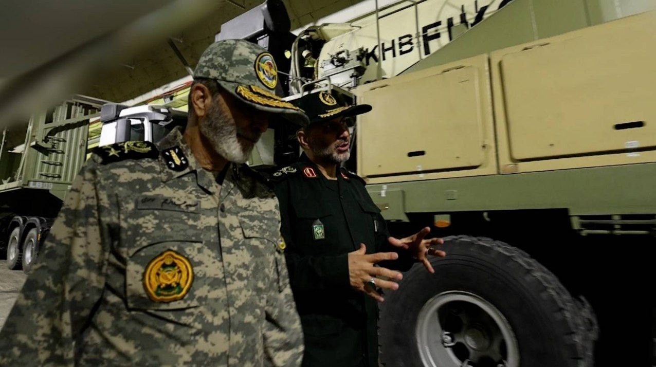 تصویری از بازدید رئیس ستاد کل نیروهای مسلح از یکی از شهرهای موشکی سپاه/ بررسی میزان آمادگی رزمی یگان‌های موشکی