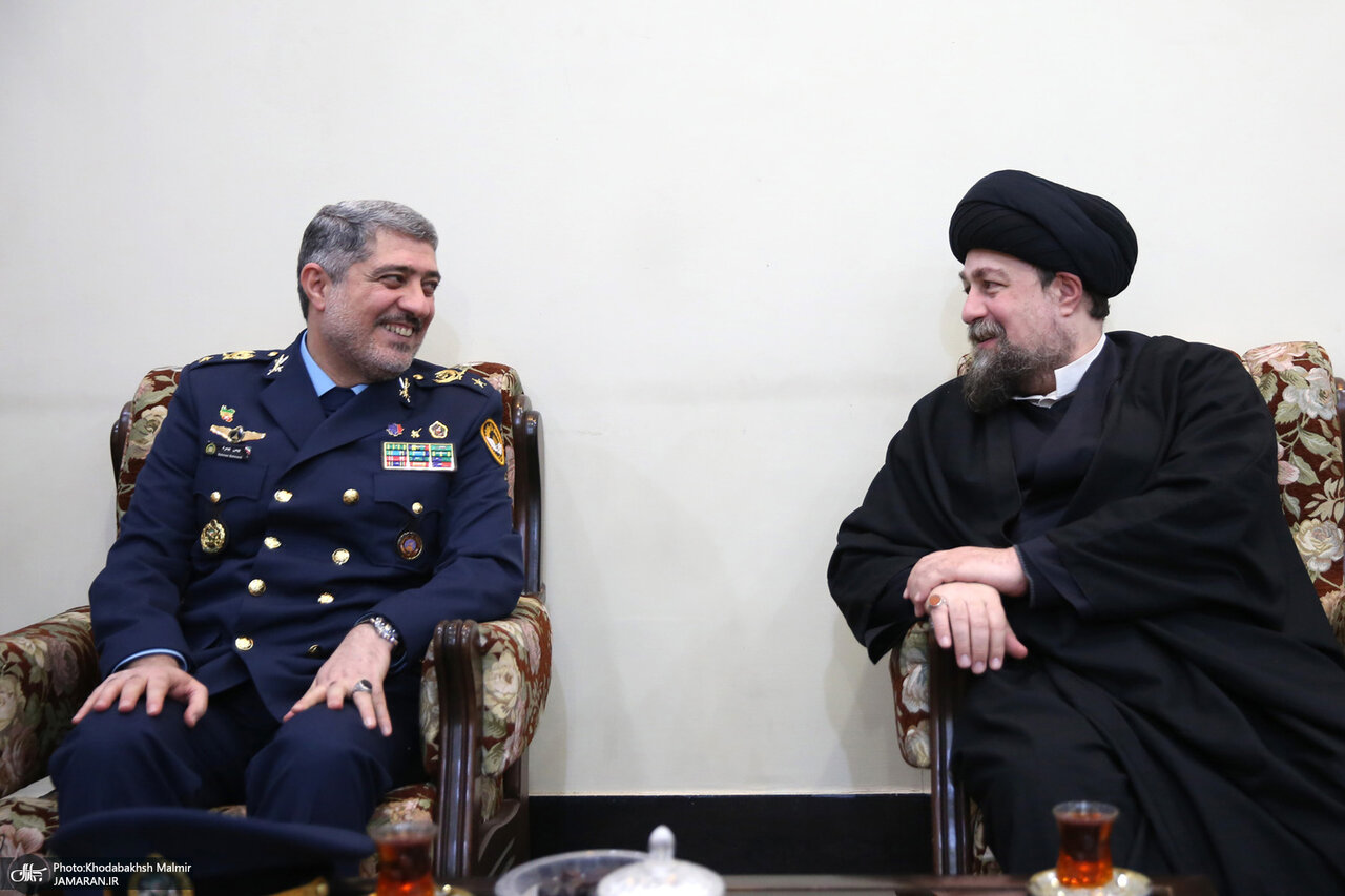 دیدار سید حسن خمینی با فرماندهان نیروی هوایی ارتش به روایت تصویر/ قاب عکس خاص از هاشمی رفسنجانی در حرم مطهر + تصاویر