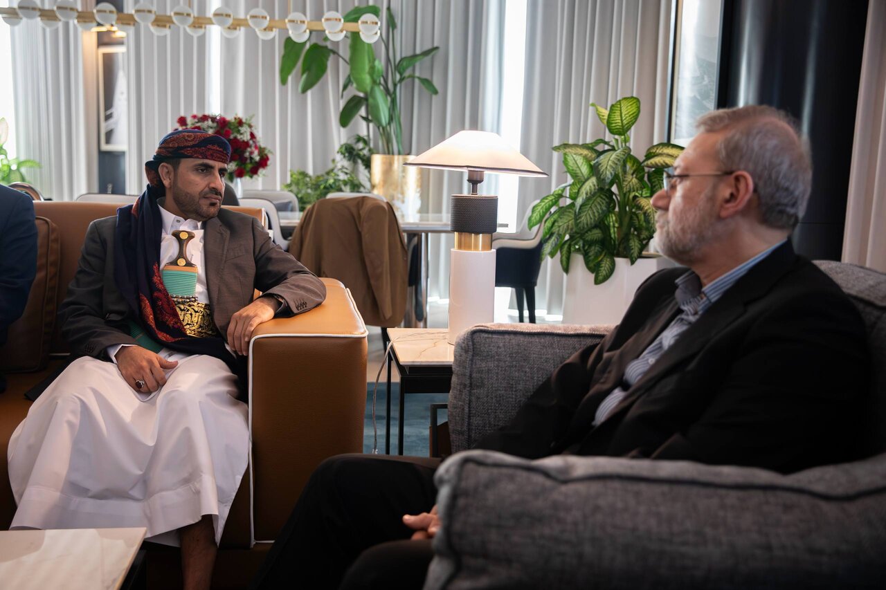 تصاویر تازه از دیدار و گفتگو لاریجانی با سخنگوی انصارالله یمن + عکس